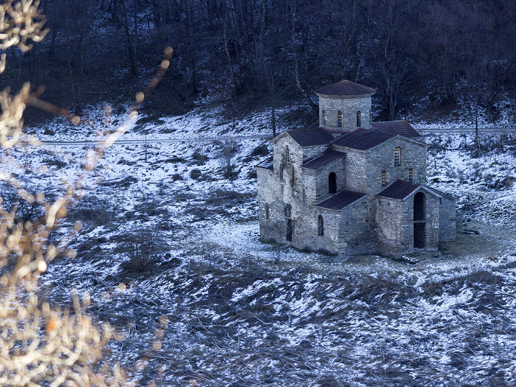 Архыз. Средний храм