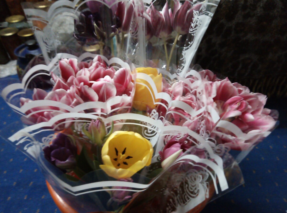 домашние тюльпаны получились открытыми. Но всё же 