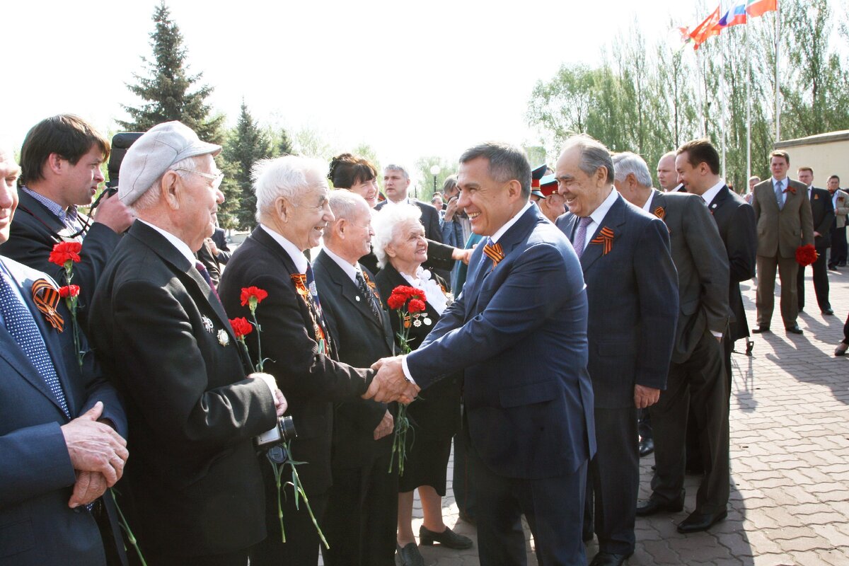 Старикам внимание нужно и в мае, и в октябре. А от родных - каждый день!