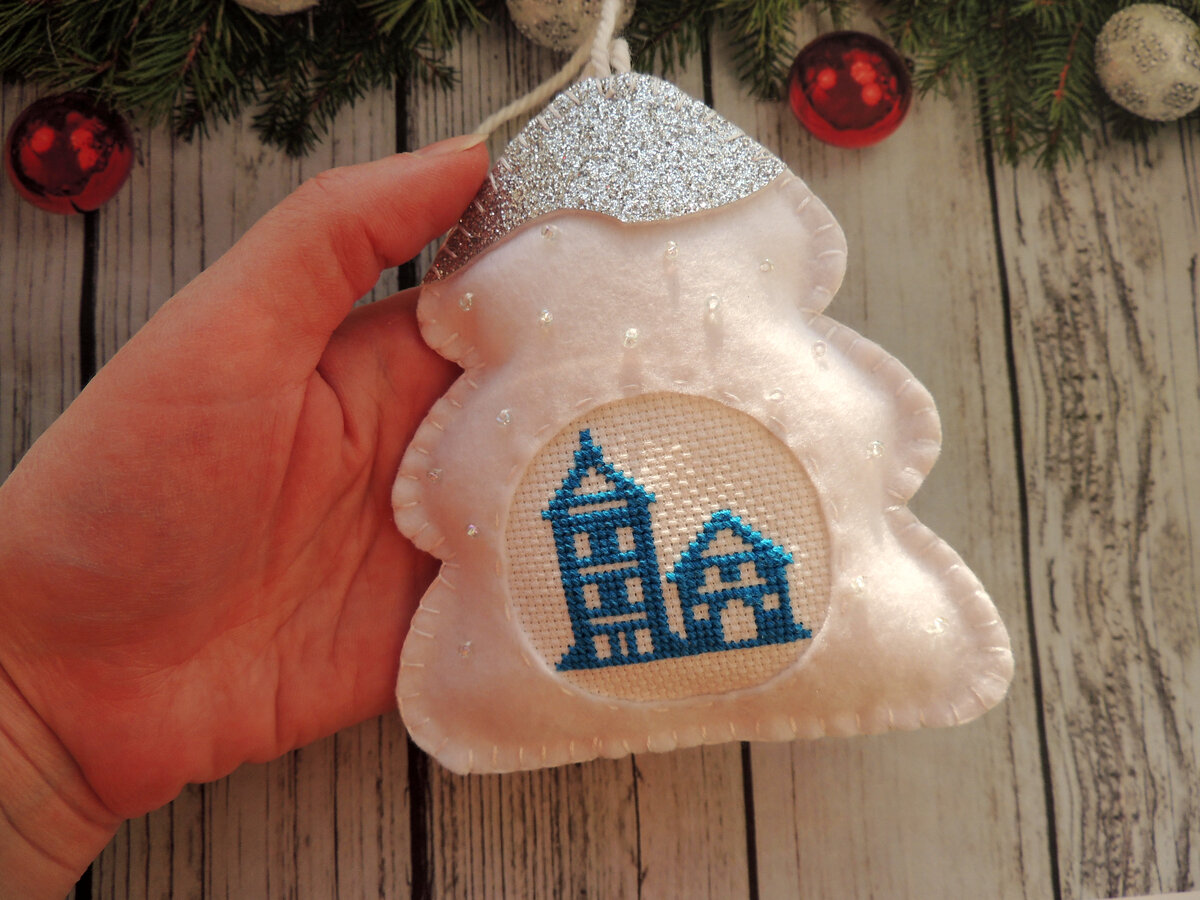 Синий монохромовый домик