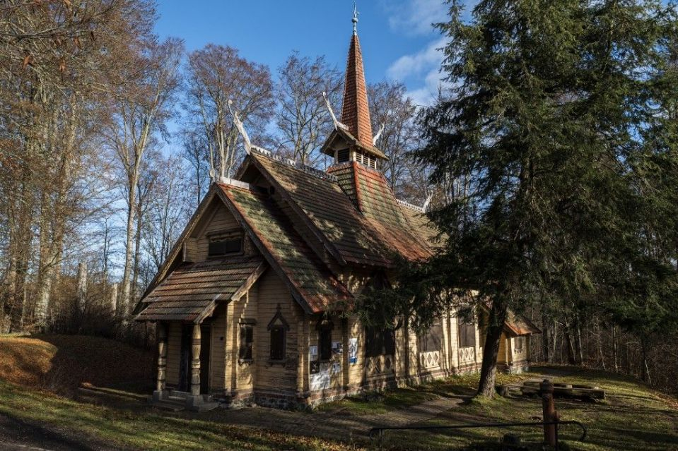 Церковь 1905 года постройки, расположенная в лесу