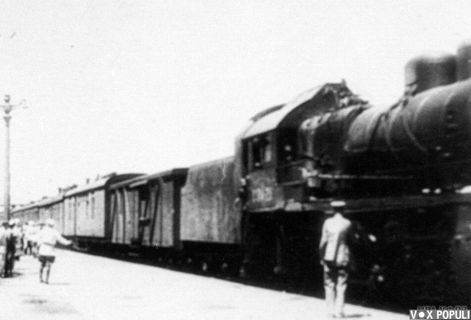 Алма-Ата, 1941 год. Так выглядел поезд для отправки бойцов 316-й стрелковой дивизии на фронт.