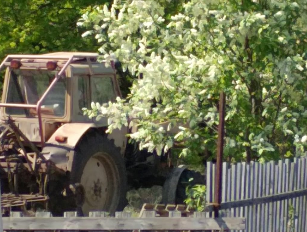 Трактор для культивации почвы земли, фото из личного архива