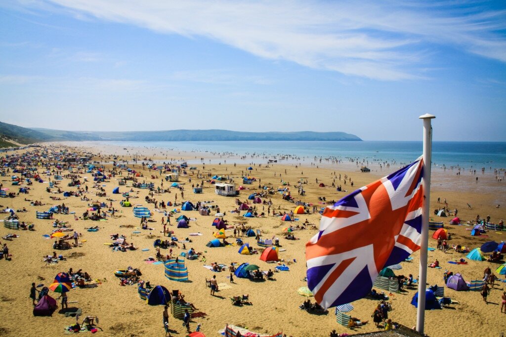 Britain public holidays. Пляжи Англии. Лето в Великобритании. Великобритания летом. Туризм в Великобритании.