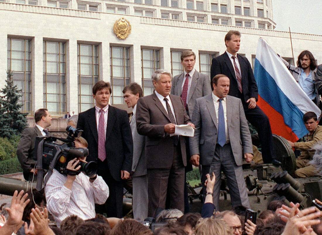 Сопротивление ГКЧП возглавил президент России Борис Ельцин