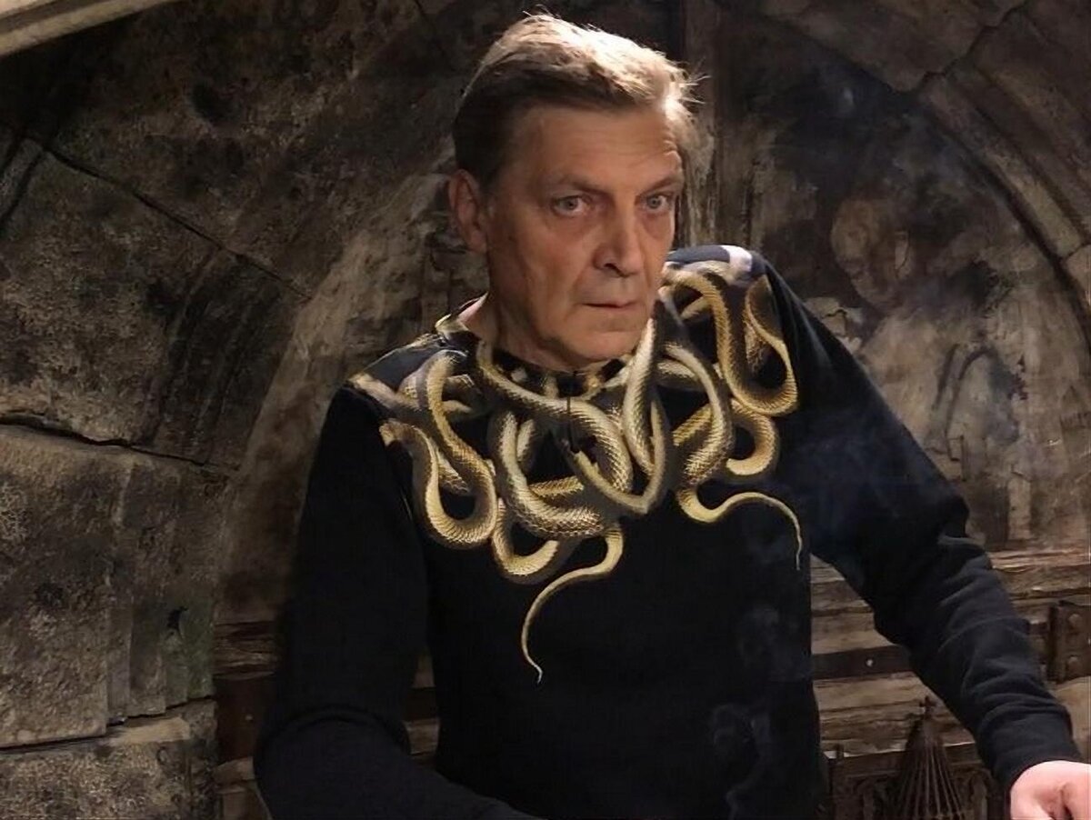 Вот так, жизнь прошла, а что впереди - пощечины.