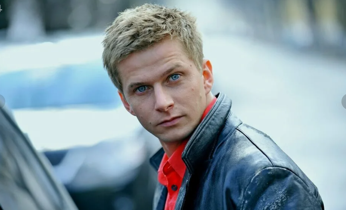 брэд питт. михаил бойко желтый глаз тигра. обратный флэш барри. роман курцын и павел прилучный. крис хемсворт фото.