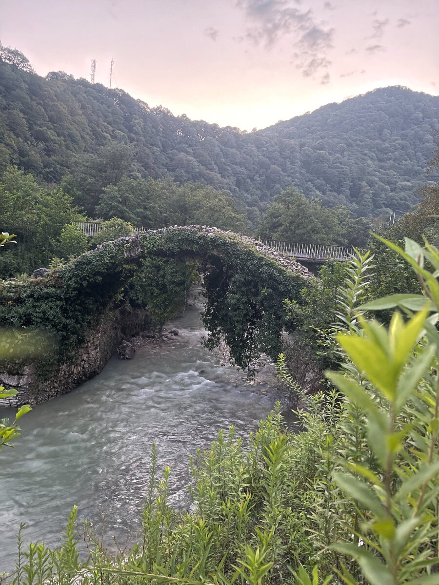 Беслетский мост — один из древнейших архитектурных памятников в окрестностях Сухума. Строительство моста датировано XI—XII вв. Это единственный памятник гражданской архитектуры периода Грузинского царства XI—XII вв., сохранившийся на территории Абхазии. В народе его нередко называют «Мост Царицы Тамары в Абхазии»