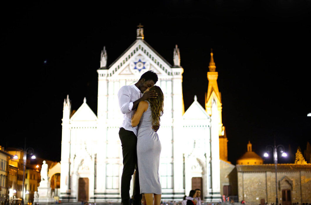 Бразильский поцелуй. Королевский поцелуй. Поцелуй у городской ратуши. Целующийся город. Поцелуи без границ.