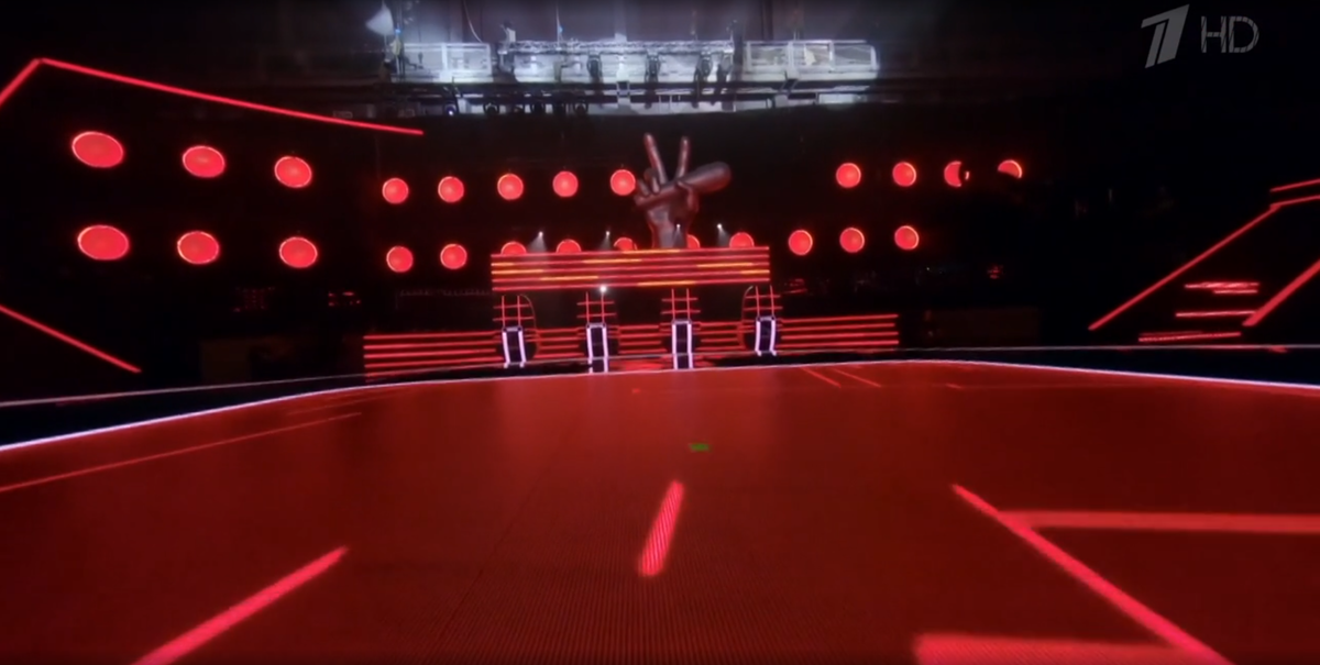 Вид со сцены на новые кресла жюри (скриншот трансляции)