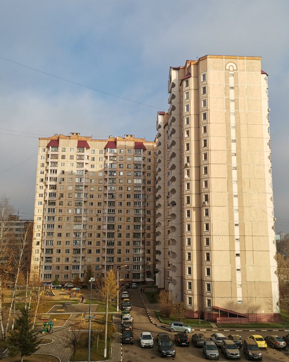 Машин только всё больше. 