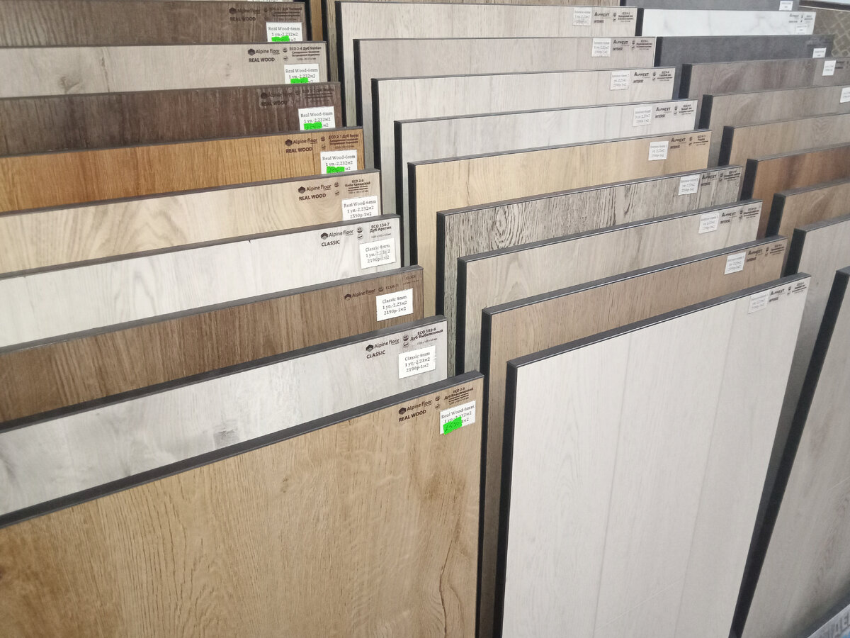 Первое, на что обращает внимание неподготовленный покупатель – цвет ламината