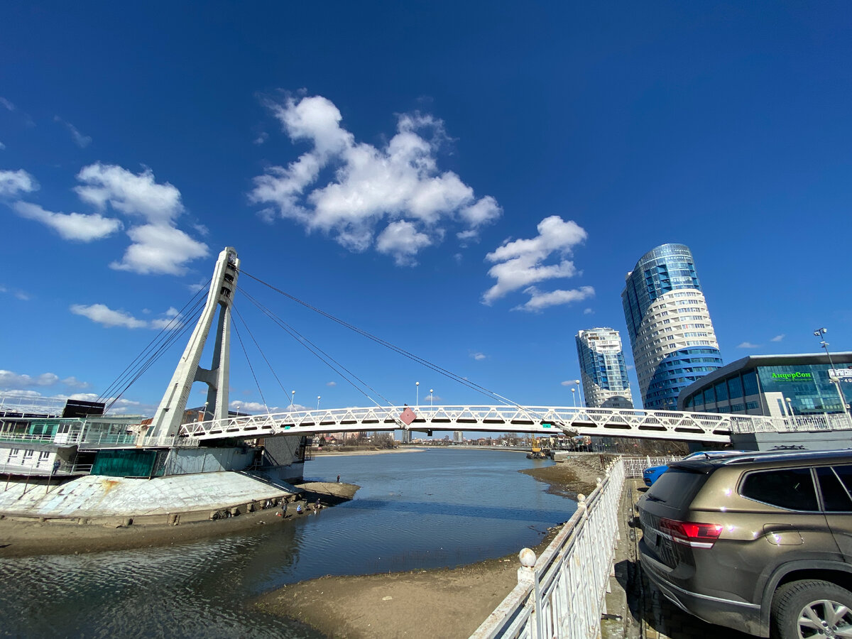 В Краснодаре учителя не хотят работать за 800р в час, а сборщики мебели ...