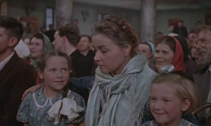 кадр из фильма "Полюшко-поле"