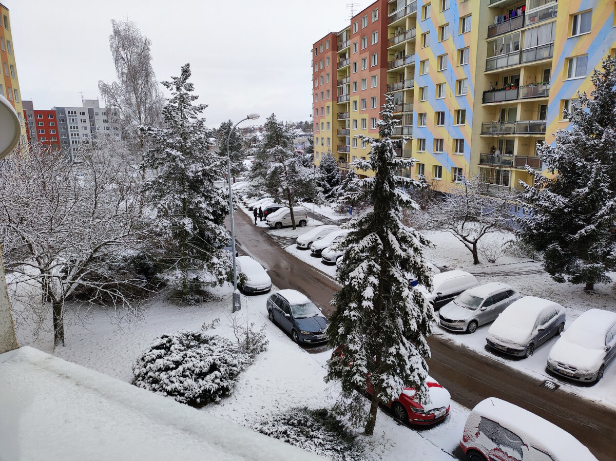 Фото автора: вид из нашего окна. Да, у нас даже был снег целых 2 дня