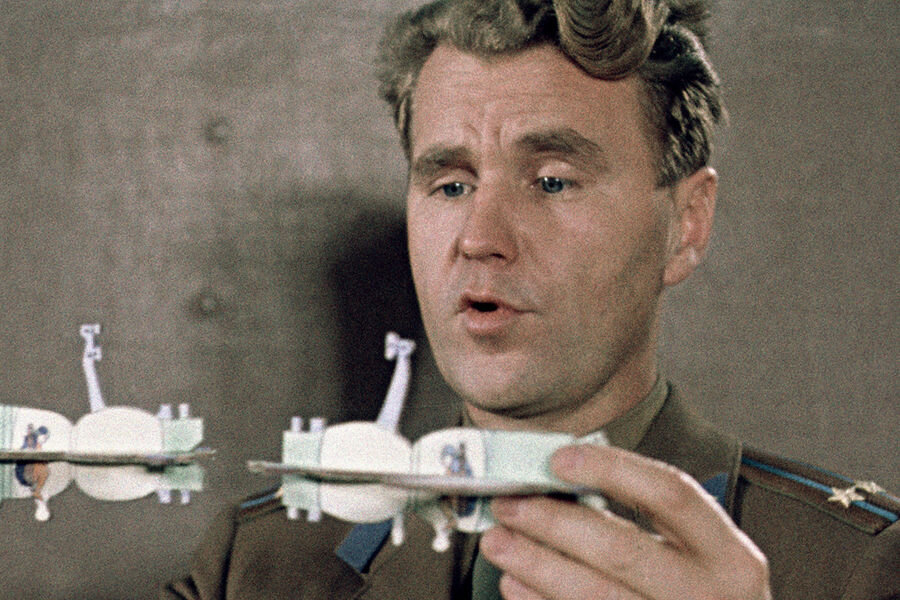 Космонавт В.Шаталов (№13) после полёта станет полковником и Героем 