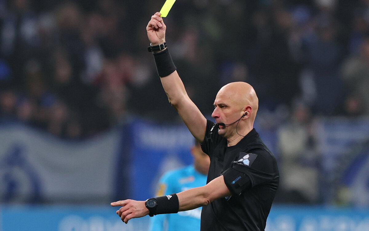 Раздавал карточки на бегу