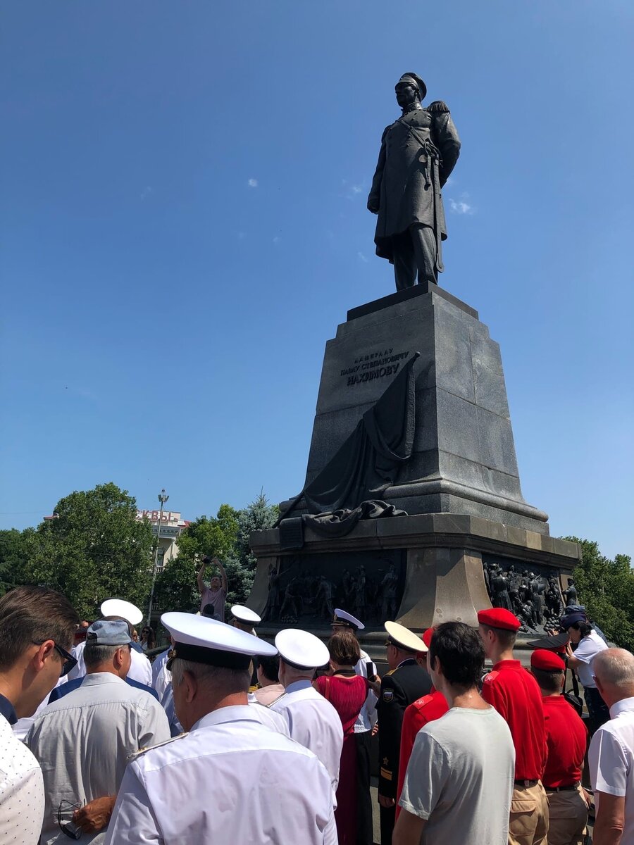 Памятник Нахимову в Смоленске