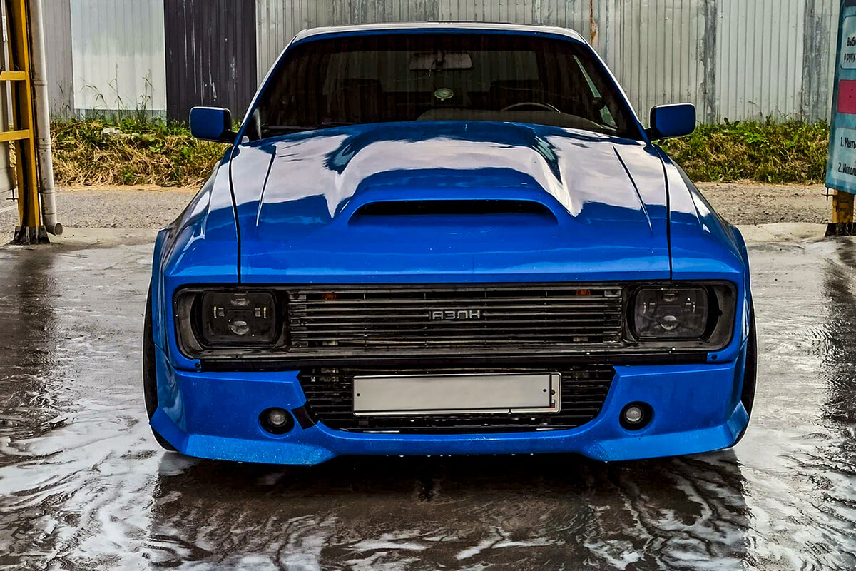 Решетка радиатора и тюнингованные фары - единственное напоминание о том, что это когда-то был Москвич (фото с авто.ру)