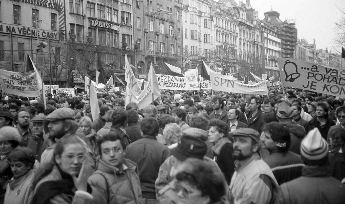 Венгрия 1990 год. Революция в Чехословакии 1989. Бархатная революция в Чехословакии в 1989. Демократическая революция в Чехословакии. Прага 1989г. Бархатная революция.