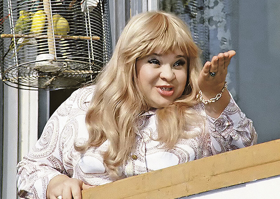 Родилась Наталья Белогорцева (девичья фамилия актрисы) в семье артистов. Отец-актер Камерного театра А.Я. Таирова, прошедший всю войну, трагически погиб 1 ноября 1945.