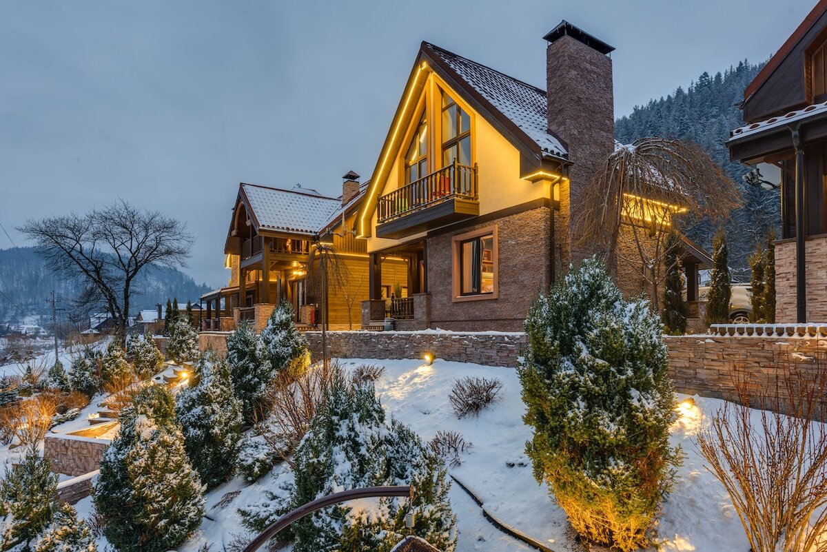 https://www.pexels.com/photo/brown-brick-houses-on-frosty-weather-7746560/ 