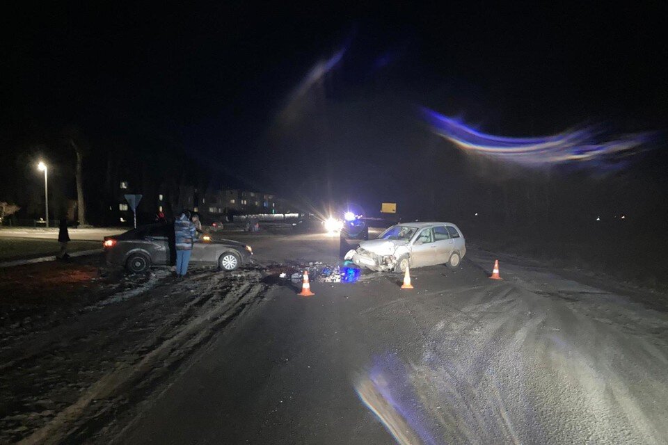     В Липецкой области столкнулись Лада Веста и Лада Калина  Пресс-служба ГИБДД Липецкой области.