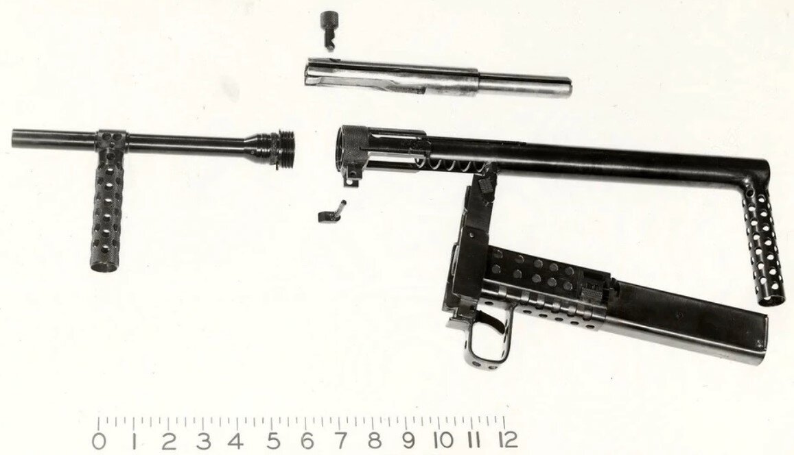 Пистолет-пулемет Куку в разобранном виде.