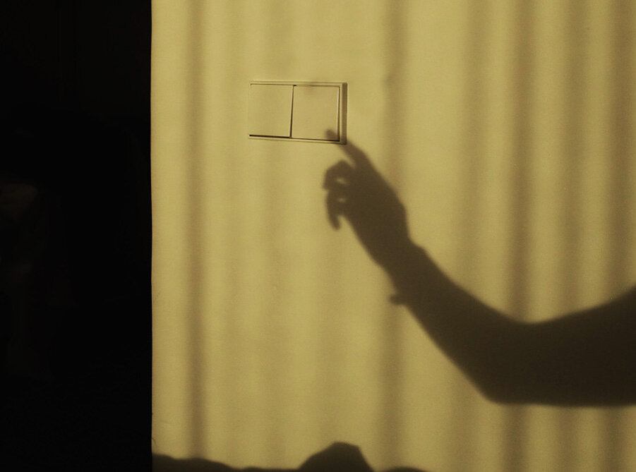 Пока приходится включать свет только фантомно.