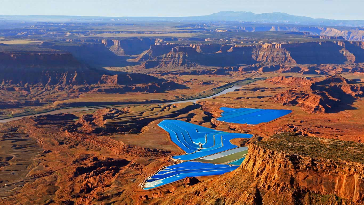 Калийные пруды в США. Фото со стока Bing Wallpaper Archive