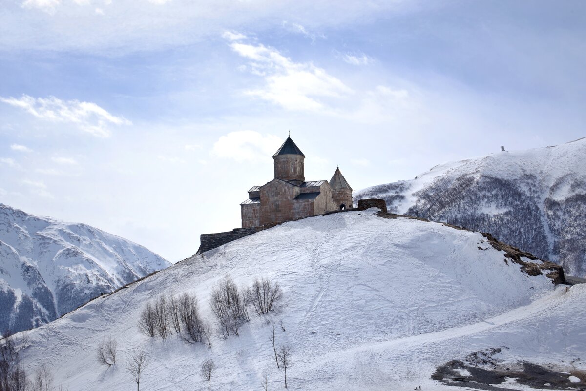 Гора Казбек зимой