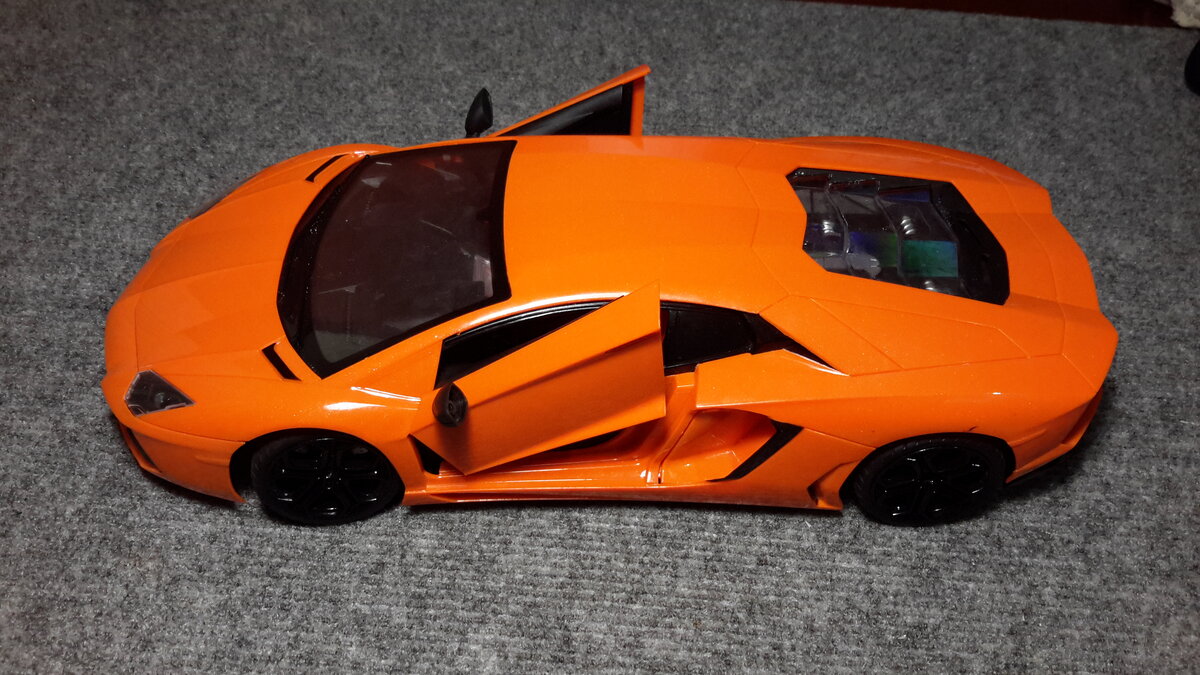 Двери открываются с пульта.