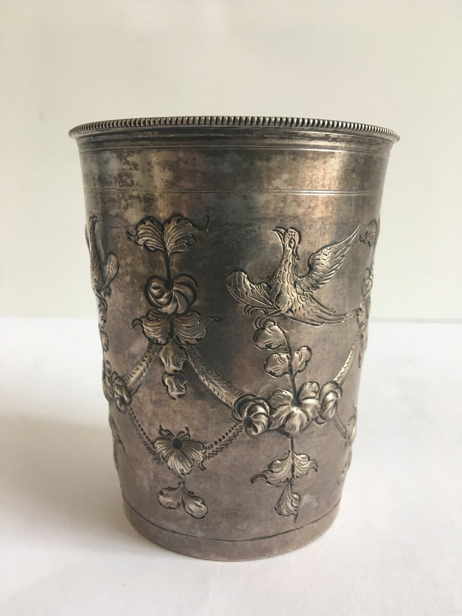 Стакан с птицами. Серебро 84. Москва, 1797 год. 160 000 руб. Антикварный дом "Антарес".