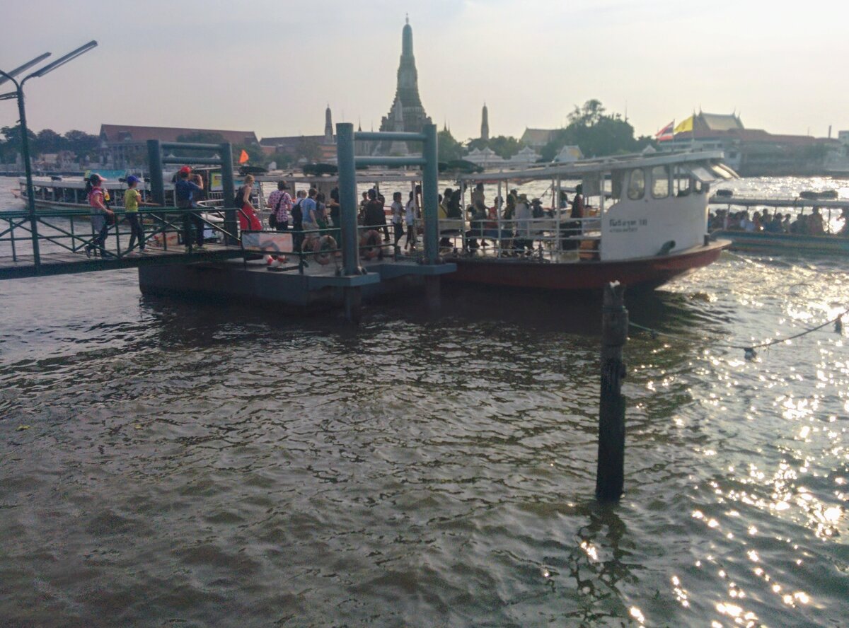 Бангкок. Лодка - тоже общественный транспорт