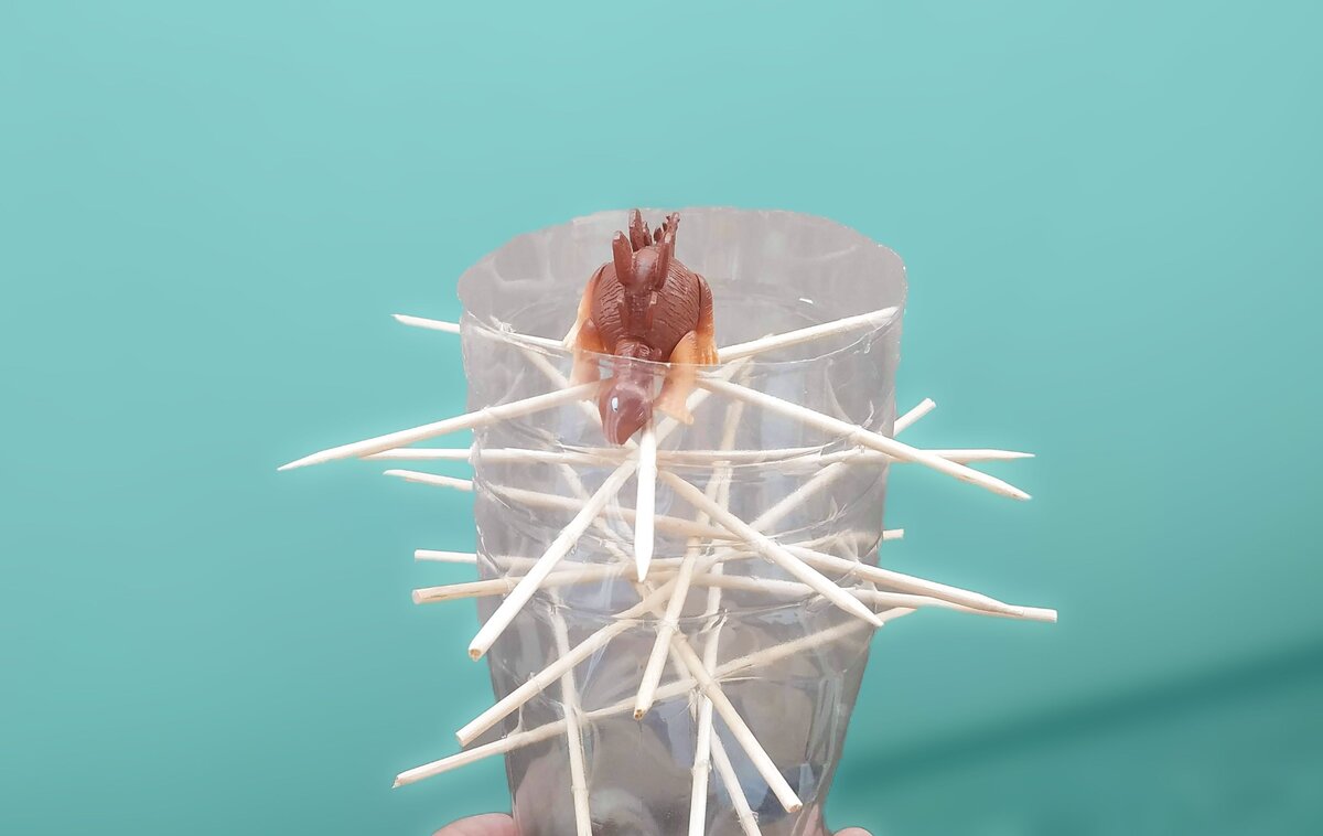 Игра "Освободи динозавра из плена".