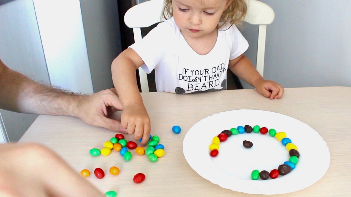 Попутно изучаем цвета, считаем конфетки