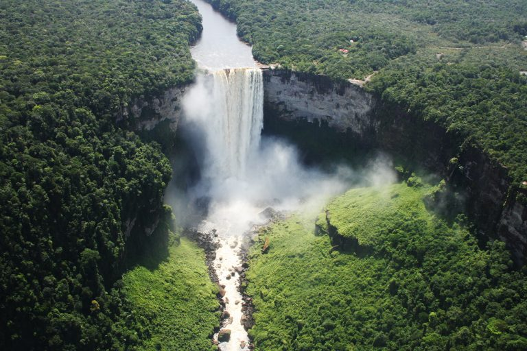 https://www.beautifulworld.com/south-america/guyana/kaieteur-falls/