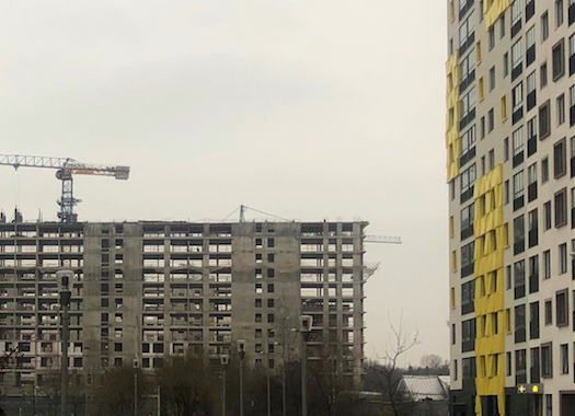 типичный случай когда в строящемся корпусе и построенном разница в ценах на самом деле составляет всего 10%.
