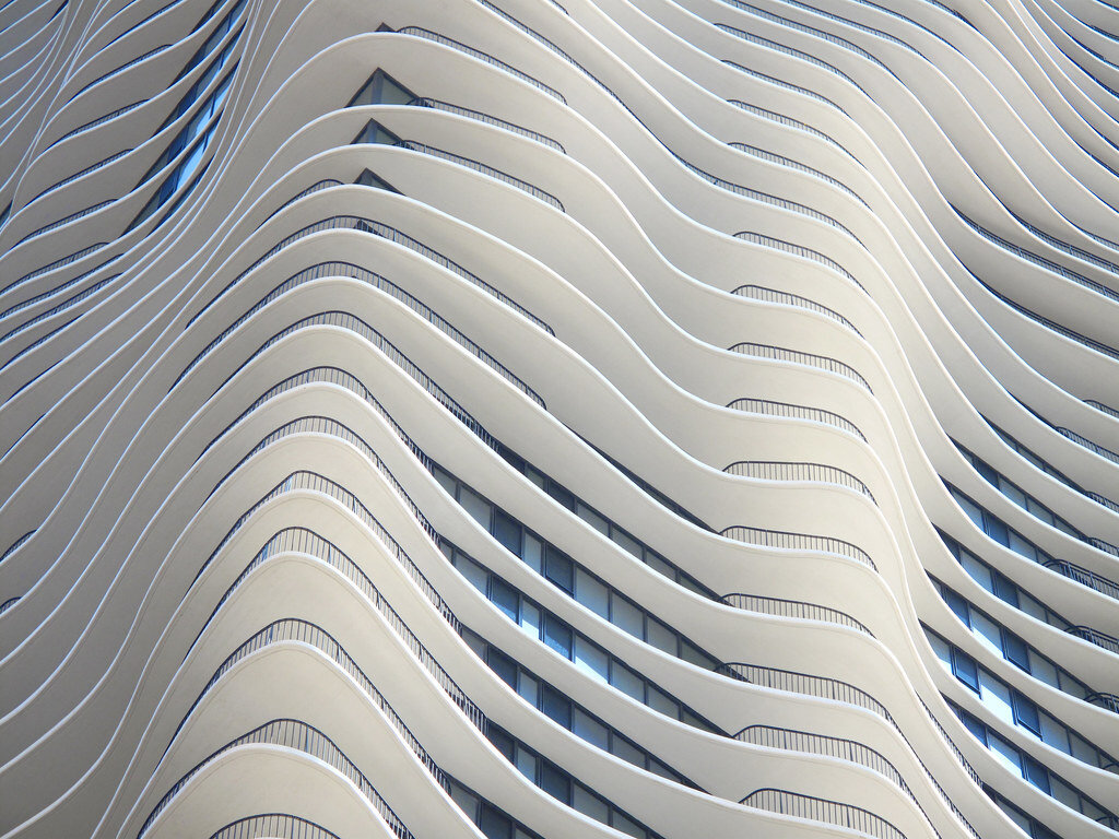 Волнообразный дизайн небоскреба Aqua. Фото: Google.ru