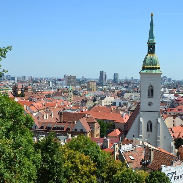 https://pixabay.com/ru/photos/%D1%81%D0%BB%D0%BE%D0%B2%D0%B0%D0%BA%D0%B8%D1%8F-%D0%B1%D1%80%D0%B0%D1%82%D0%B8%D1%81%D0%BB%D0%B0%D0%B2%D0%B0-%D0%B3%D0%BE%D1%80%D0%BE%D0%B4-%D0%BD%D0%B5%D0%B1%D0%BE-2781470