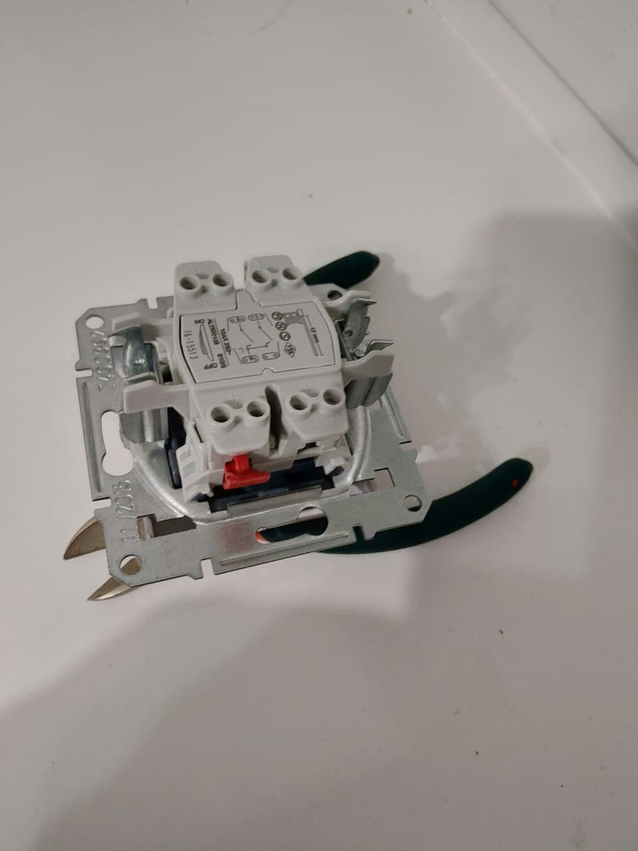 Фото со стороны подключения фазы