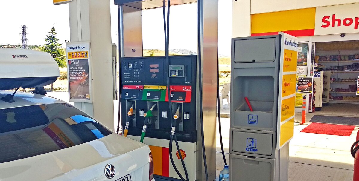 Качество бензина по отзывам намного лучше чем в России, у нас машина новая и ехала отлично, так что плохого сказать точно не можем про него