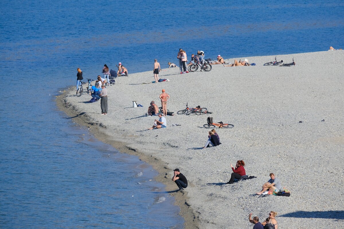 Кто отдыхает на Черном море в Ноябре. Фотоподборка с набережной Геленджика