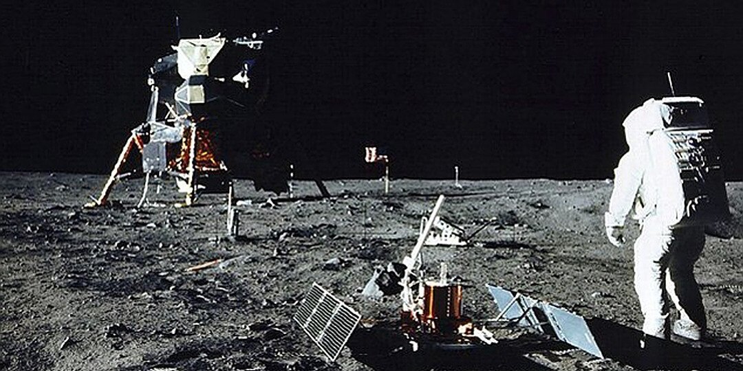 Армстронг, лунный модуль, флаг. Миссия "Аполлон-11"
