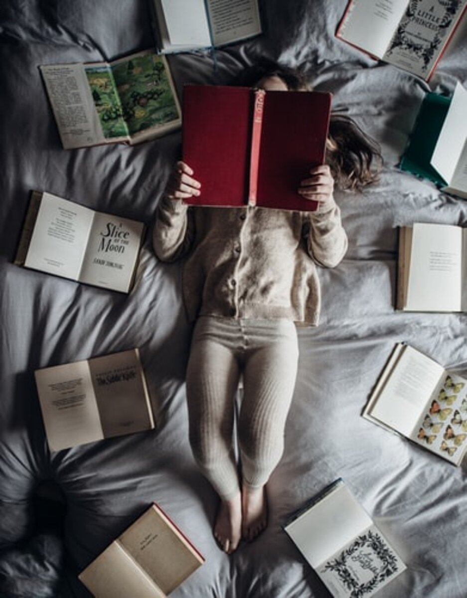 https://images.unsplash.com/photo-1512903491135-76ec8a4510b7?ixlib=rb-1.2.1&ixid=eyJhcHBfaWQiOjEyMDd9&auto=format&fit=crop&w=391&q=80