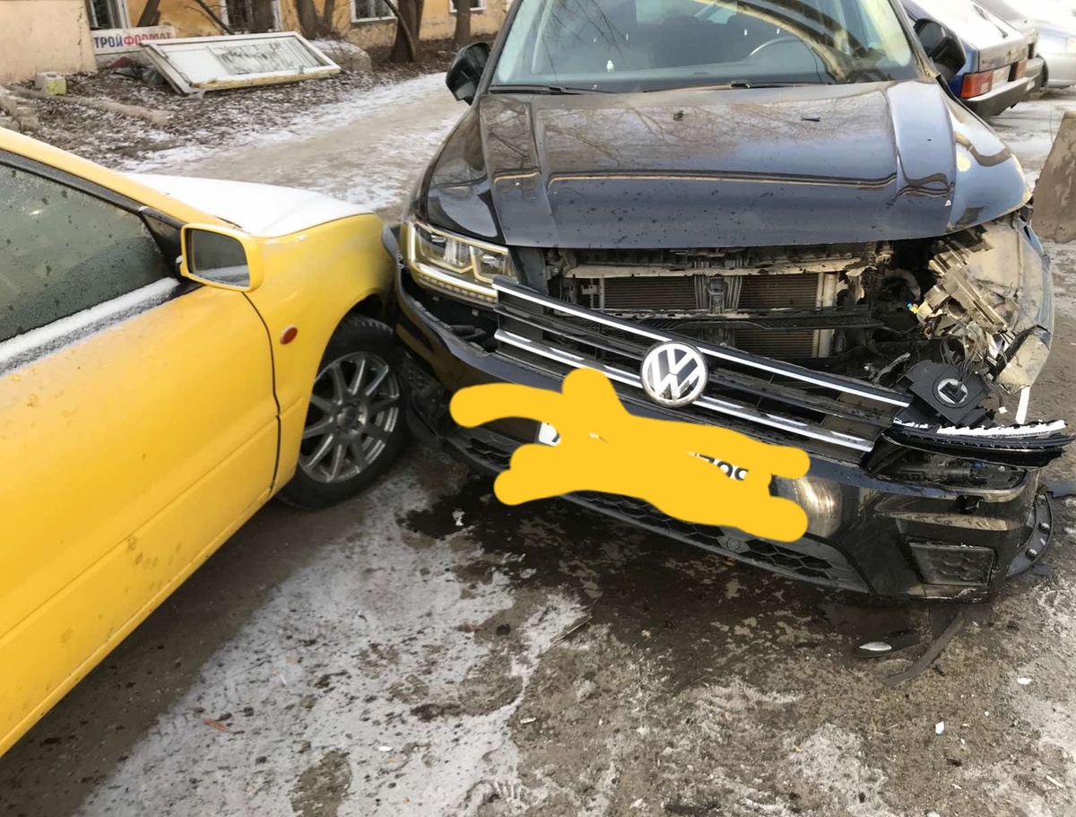 Выбор: две машины или столб