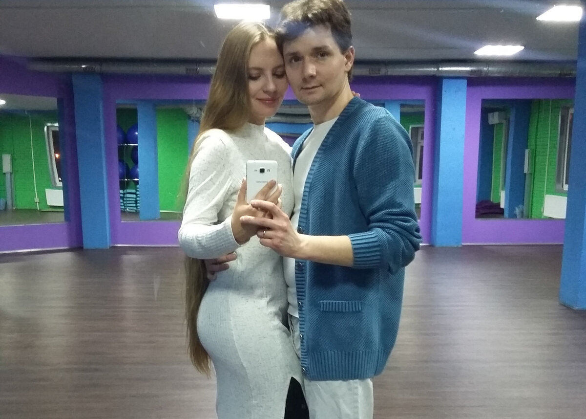 Нет, я выгляжу не так. Это 2016 год и 59 кг. Прибавьте к этой девушке 15 кг. и отсутствие спорта. И получусь я сегодняшняя.