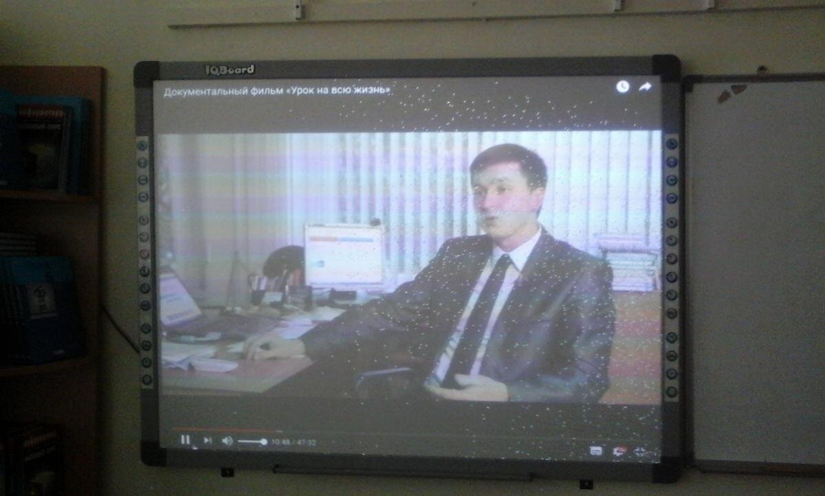 Нередко новые технологии используются для того, чтобы как-то скоротать время урока.