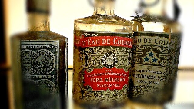первые флаконы одеколона "кельнская вода"