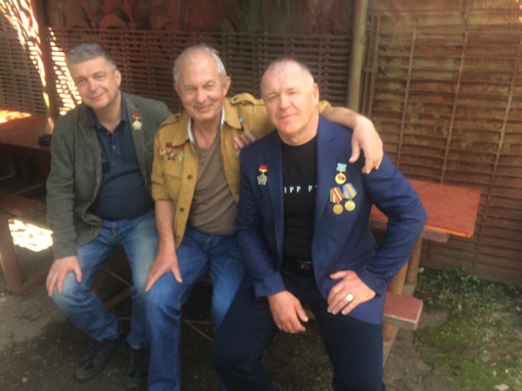 Алмаатинцы : Рядовые Полторацкий, Пушкарев, в середине прапорщик Акимов